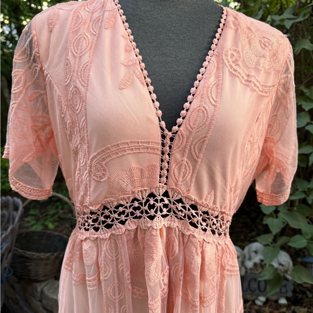 Elegant Soft Pink Flowy Lace Maxi Dress. M-L. - Picture 2 of 12